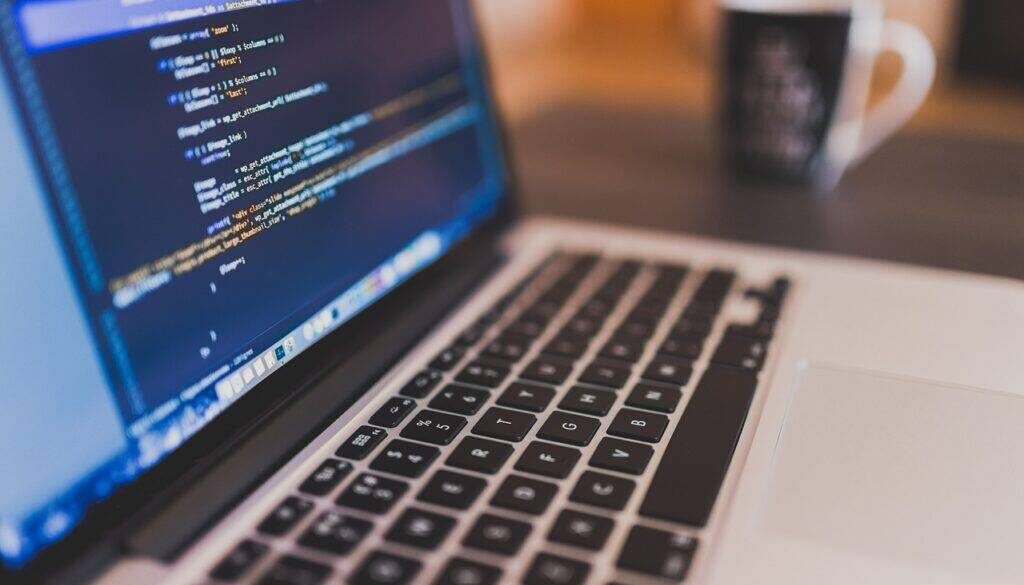 List of the top programming languages for 2024, highlighting key features and use cases for Python, JavaScript, Java, C#, Go, Rust, Kotlin, TypeScript, Swift, and Ruby.